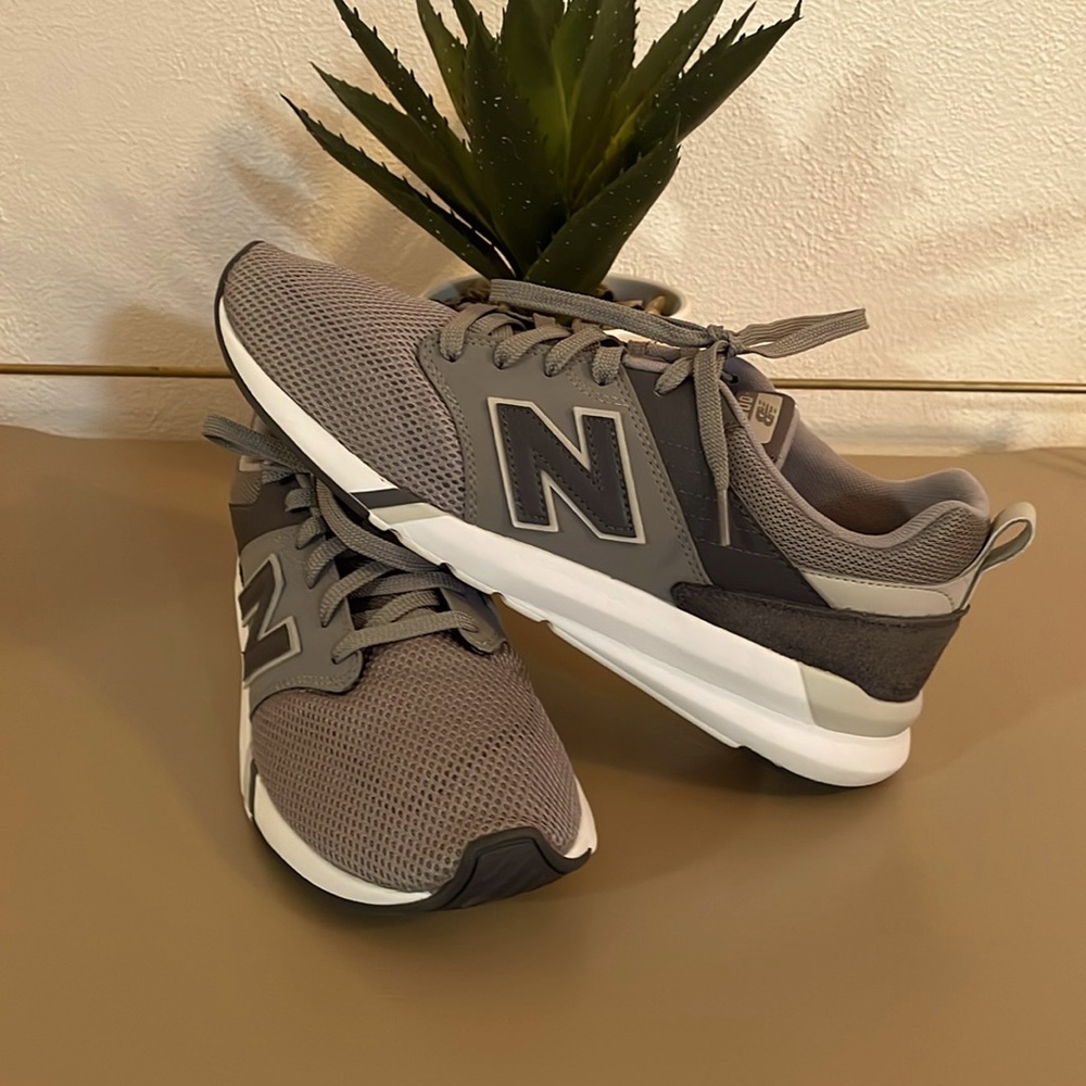 New Balance Mens Size 11 009